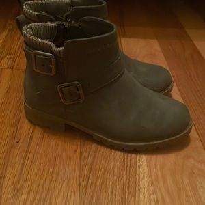 Kids boots size 2